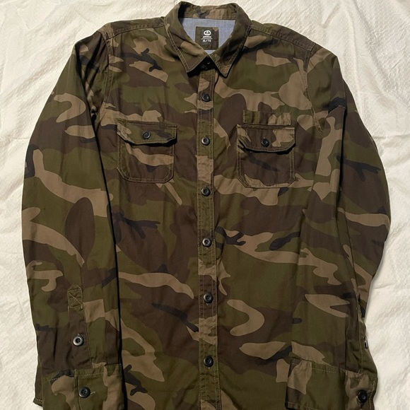 Amnesia - long sleeve green camouflage shirt - Picture 1 of 2